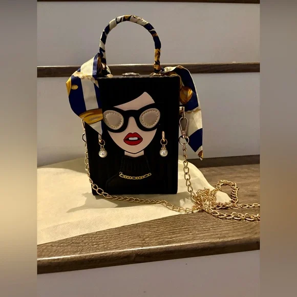 Novelty Crossbody/Shoulder Bag Statement Piece - Picture 9 of 9